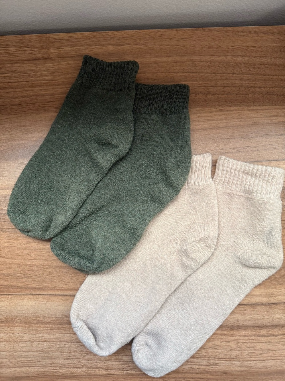Women’s quarter Socks Duo - Olive Green & Light Beige sz M